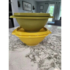 2 Tupperware Containers Green & Yellow Bowls 840-4 With Sunburst Lids Vintage